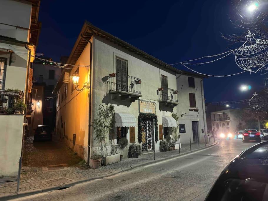 Fronte Lago Nel Centro Storico “La Casa Del Lago” Trevignano Romano Exterior foto